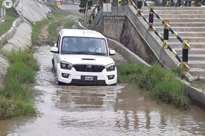 Mahindra Scorpio Pik Up di ajak off road dalam peluncurannya, Kamis (17/10/2019).