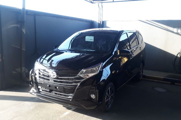 Toyota Calya Facelift di gudang salah satu dealer diToyota di Jakarta.