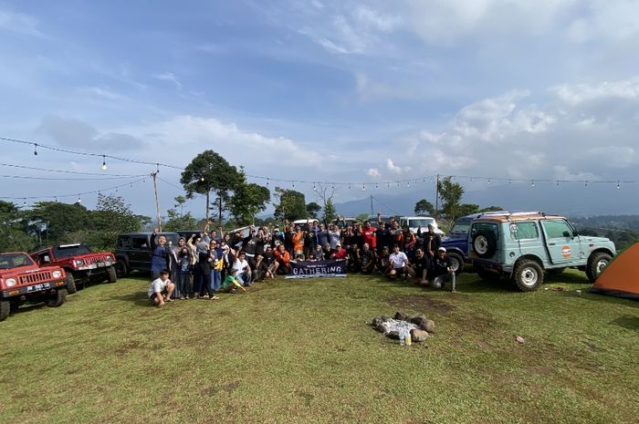 Gathering Suzuki Jimny dari bengkel Mamba Motor di Kampung Ulin, Cisarua, Bogor.