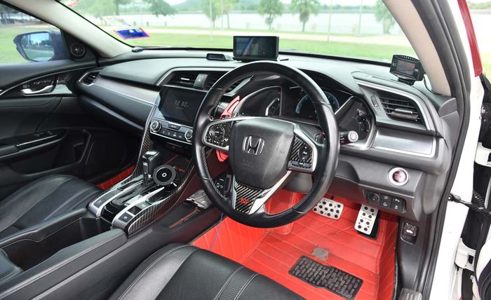 Tampilan kabin modifikasi Honda Civic Turbo dari Malaysia