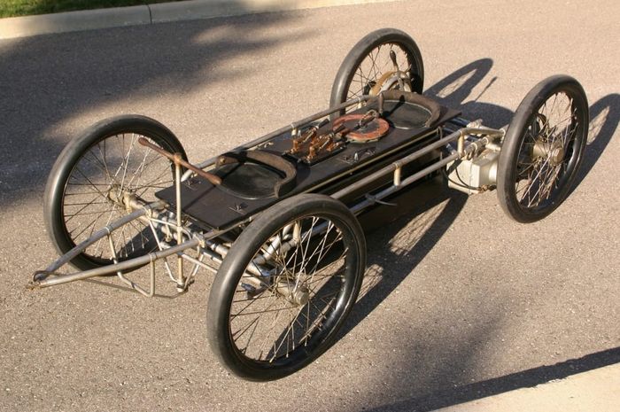 Riker Torpedo Racer, mobil listrik buatan Andrew Riker yang dipakai untuk mencetak rekor di tahun 1901