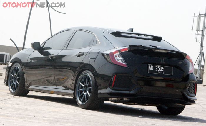 Modifikasi Honda Civic Hatchback 1.5 VTEC Turbo