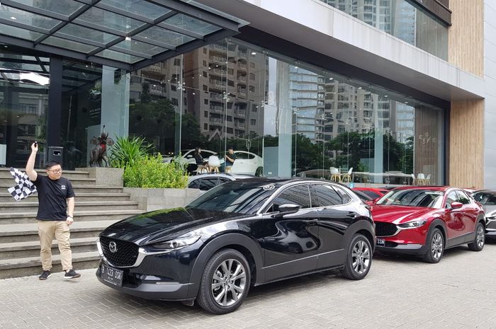 Erik Pascanugraha selaku GM Sales dan Marketing PT EMI melepas awak media