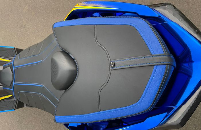 Jok Yamaha XMAX full custom berbahan MBtech dengan jaitan apik