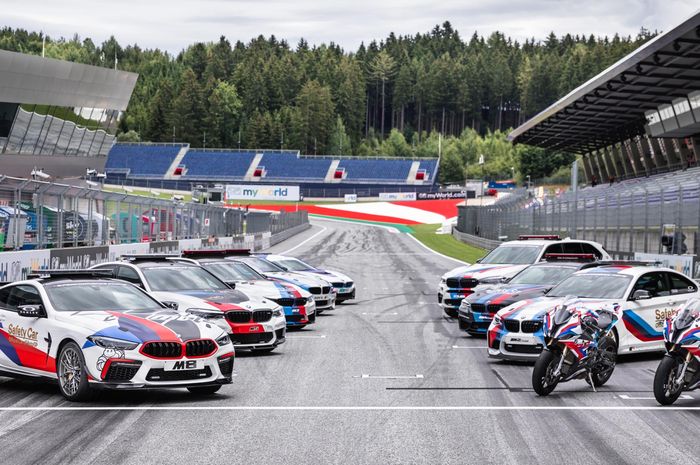 Jajaran mobil BMW M dan motor BMW yang dipakai pada MotoGP