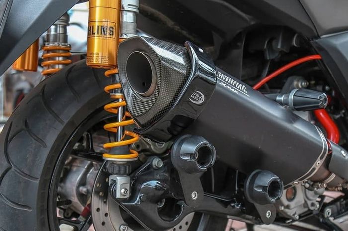 Exhaust protector terpasang di silincer Akrapovic XMAX