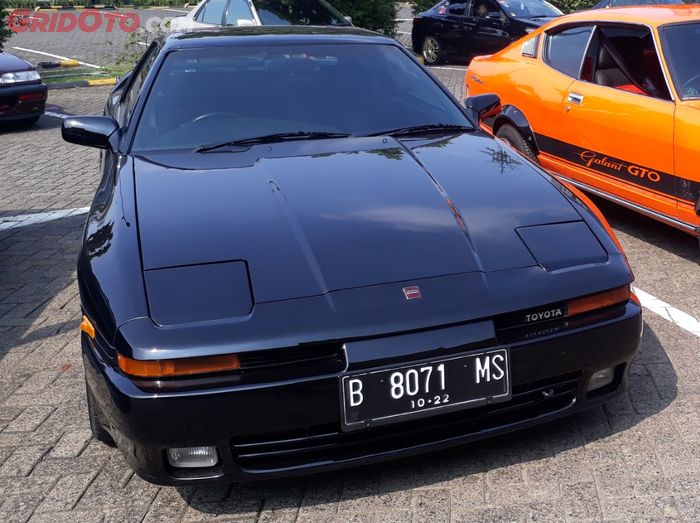 Toyota Supra gen 3 dengan lampu top up