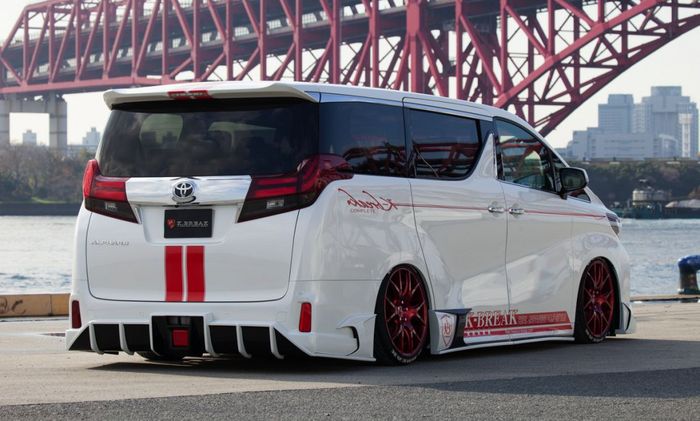 Toyota Alphard garapan K-Break