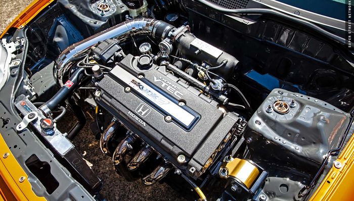 Honda Civic Ferio sudah engine swap dengan mesin milik Integra Type R