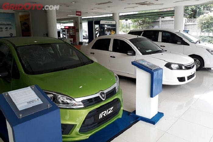 Proton Iriz yang dijual di dealer Proton di Jakarta