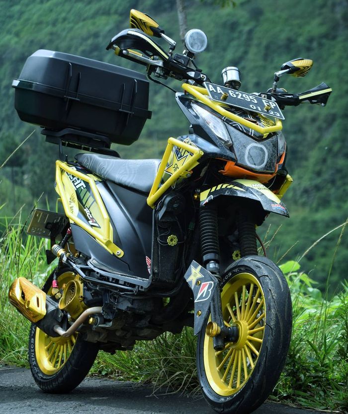 Honda BeAT persis Ducati Multistrada mulai dari kaki-kaki, crash bar hingga top box-nya