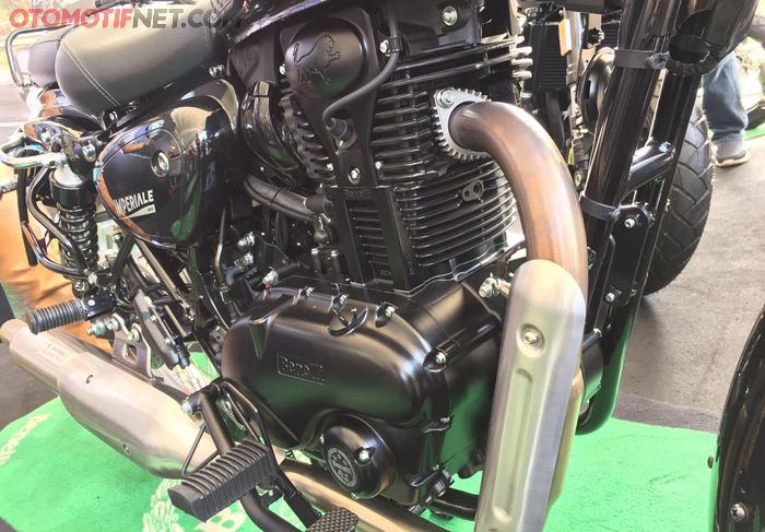 Imperiale 400 dibekali mesin 380 cc 1 silinder SOHC dengan sistem injeksi