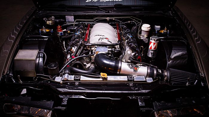 Mesin V8 LS7 berkapasitas 7.000 cc terpasang di balik kap Nissan Silvia