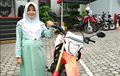 Ibu Muda yang Cantik  Ini Jadi Omongan Pemakai Honda CRF150, Kenapa Nih?