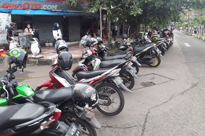 Ilustrasi parkir liar