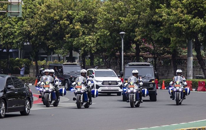 Foto pelat nomor Innova Zenix Hybrid