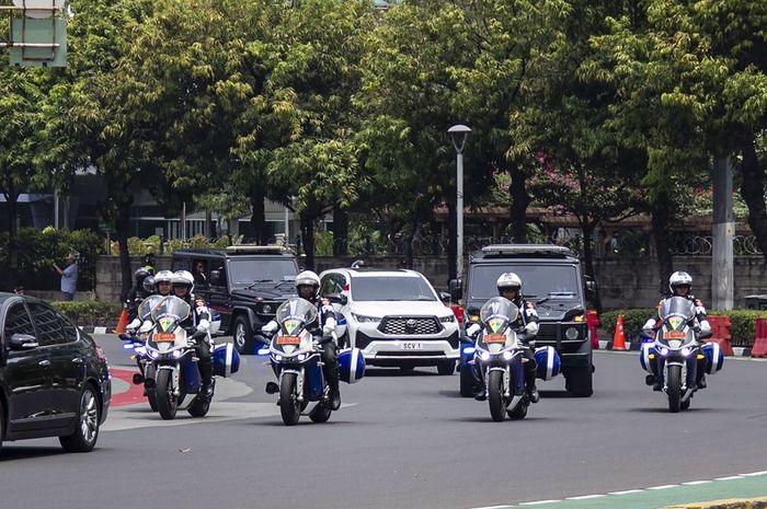 Foto pelat nomor Innova Zenix Hybrid