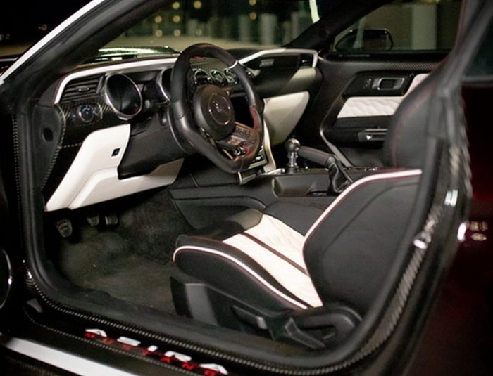Tampilan kabin modifikasi Ford Mustang diberi sejumlah penyegaran