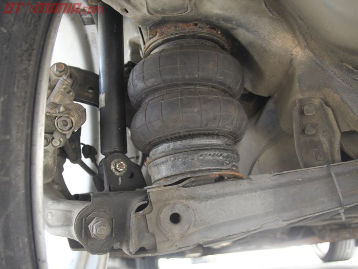 Air suspension di Honda Civic FD1