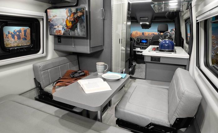 Kabin mewah Mercedes-Benz Sprinter campervan bak hotel berjalan