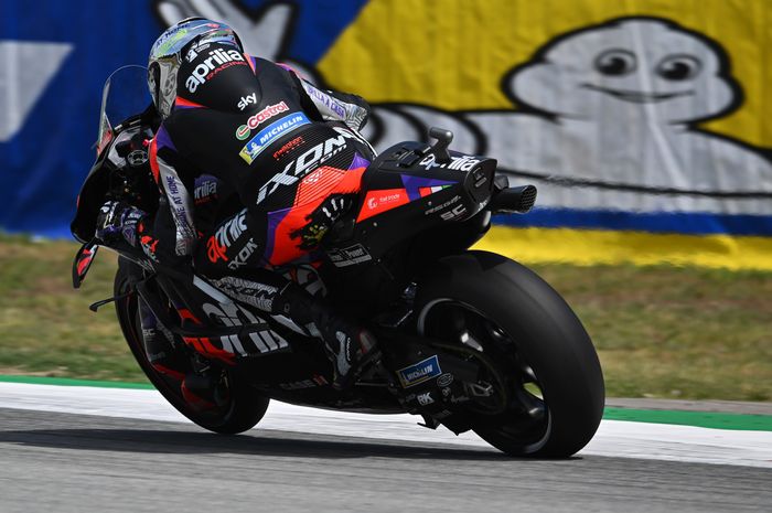 Aleix Espargaro mengalahkan Pecco Bagnaia untuk merebut pole position di kualifikasi MotoGP Catalunya 2024