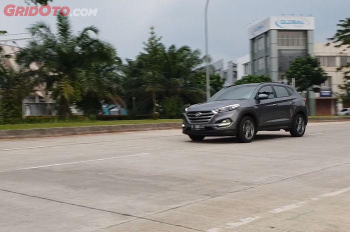 Deru ban Tucson terdengar hingga ke kabin