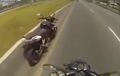 Serem Tapi Kocak, Bajaj Pulsar Nyelonong Kabur dan Bikin Celaka Biker Penyelamat
