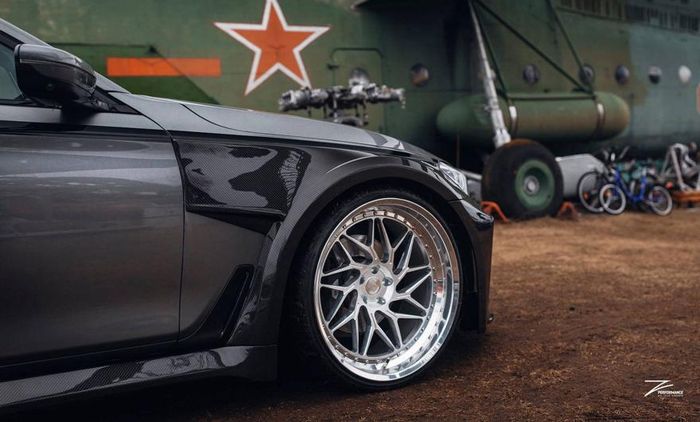 Over fender bikin tampilan BMW Seri 7 makin gambot dan sangar