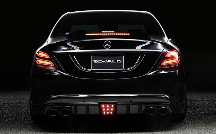 Tampilan belakang modifikasi Mercedes-Benz C-Class kreasi Wald