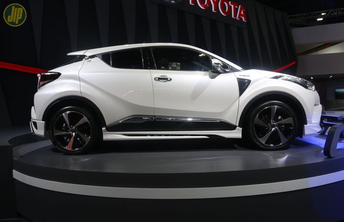 Toyota C-HR Modellista Berkonsep Sporty