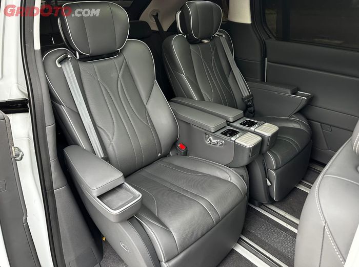 Zero Gravity di baris kedua Xpeng X9 dilengkapi fungsi pijat, pemanas, dan pendingin layaknya kursi pesawat first class