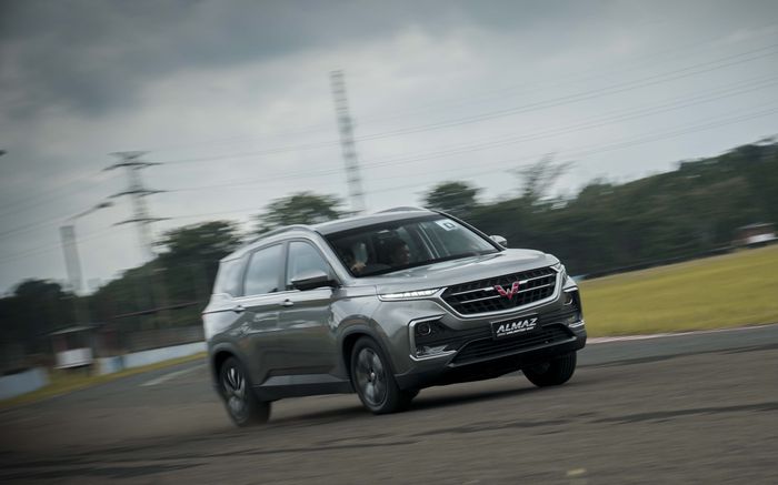 Wuling Almaz