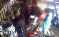 Yamaha R15 Berhenti di Toko Spare Part, Penjaga Dipukul As Sokbreker, Pemotor Kabur