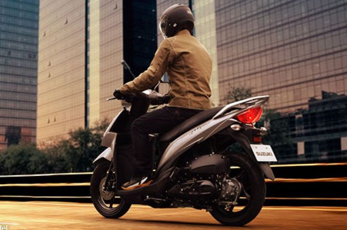 Desain stoplamp dan lampu sein Address versi Eropa