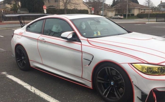 Garis-garis merah menjangkiti tubuh BMW M4