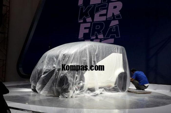 Penampakan mobil unik di booth yang nantinya akan ditempati Honda Prospect Motor di arena GIIAS di I