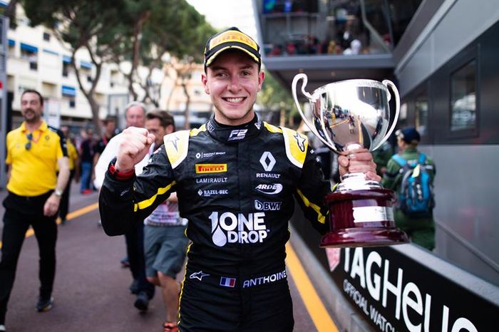 Anthoine Hubert, rookie balap F2 2019 saat memenangkan race 2 F2 Monako