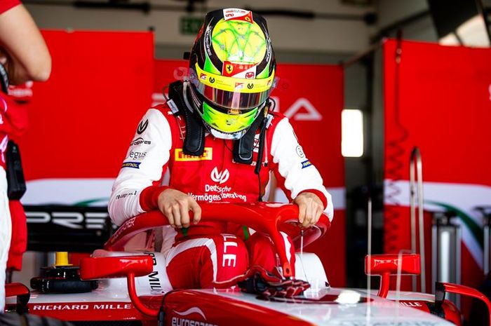 Mick Schumacher mengawali debutnya di balap F2 dengan meraih point pada race 1 F2 Bahrain 2019