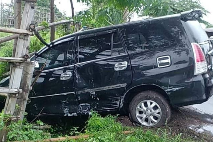 Toyota Kijang Innova dihajar 'T' Suzuki carry