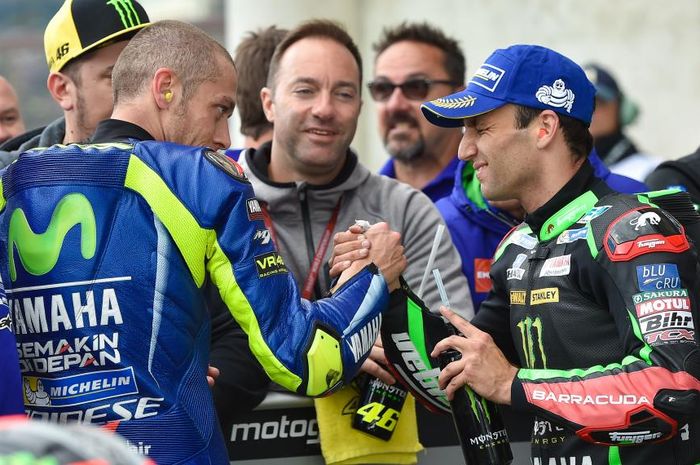 Valentino Rossi (kiri) dan Johann Zarco (kanan)