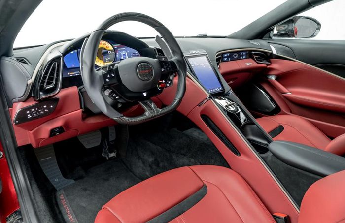 Tampilan kabin sporty modifikasi Ferrari Roma garapan Mansory