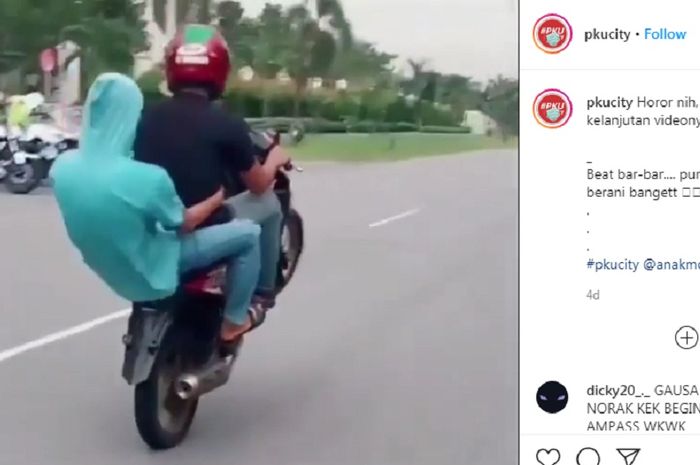 Viral video remaja wheelie alias standing motor di depan Polantas, Polresta Pekan baru langsung lakukan penangkapan.
