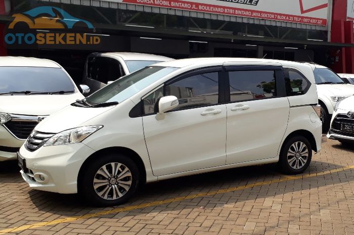 Ilustrasi Honda Freed di Showroom mobil bekas