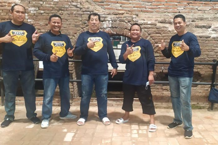 Beberapa anggota Touring Club Indonesia (TCI) yang siap deklarasi