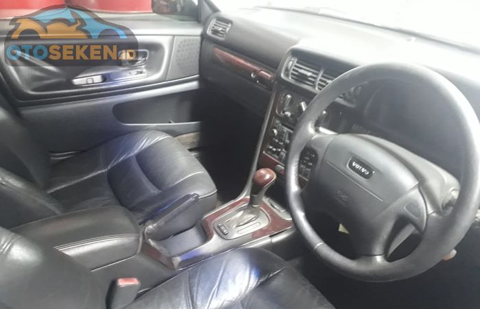 Ilustrasi bagian interior Volvo V70 generasi pertama