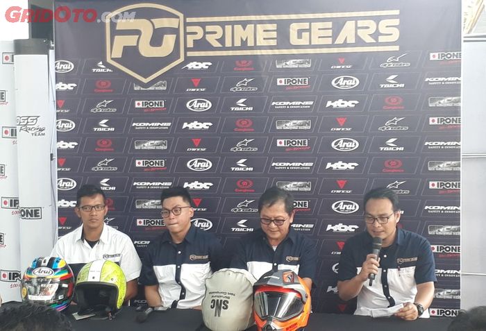 Konferensi pers bersama perwakilan Prime Gears dan Cargloss Racetech RRS Mandiri Private