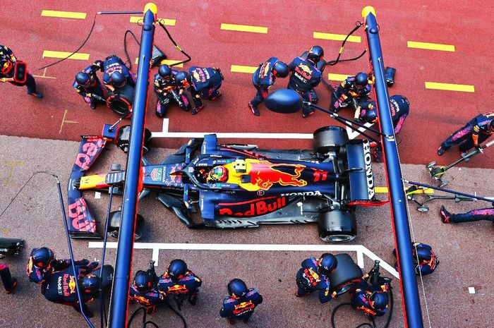 Di balap F1 2021 kru tim Red Bull beberapa kali melakukan pit top tercepat