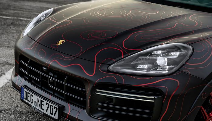 Vinyl merah berpola abstrak kreasi dari Hajo Lemke, 811 Design