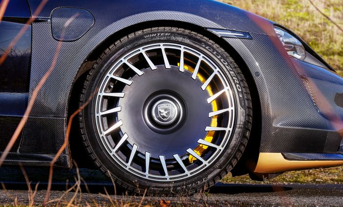 Modifikasi Porsche Taycan mendapat pelek kece model aerodisc ukuran 21 inci