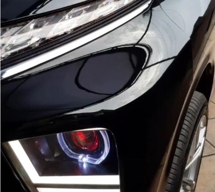 Ubahan lampu depan Mitsubishi Xpander dicangkokkan lampu DRL dan lampu sein 'Running Sign'